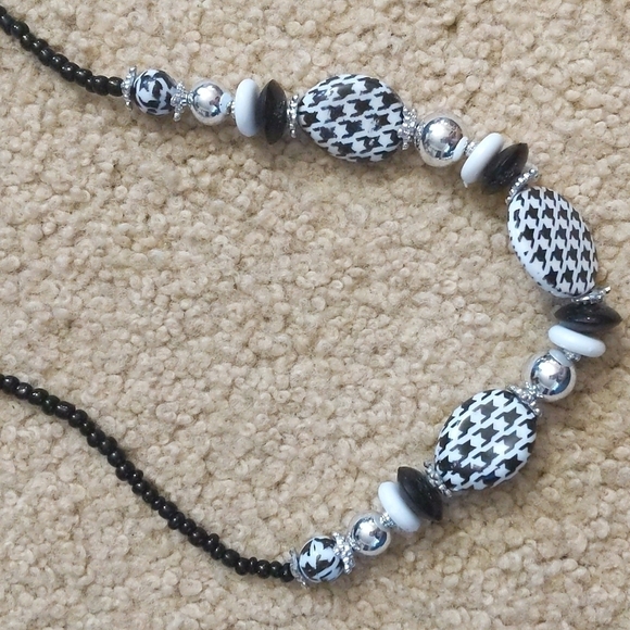 Jewelry Bundle:Dreamcatcher Necklace, Chunky Gray Bracelet, and Jewelery Set - Picture 4 of 7